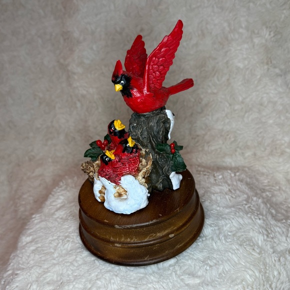 Enesco Cardinal & Babies Musical Decor plays
Chestnuts Roasting on an Open Fire - Picture 1 of 8